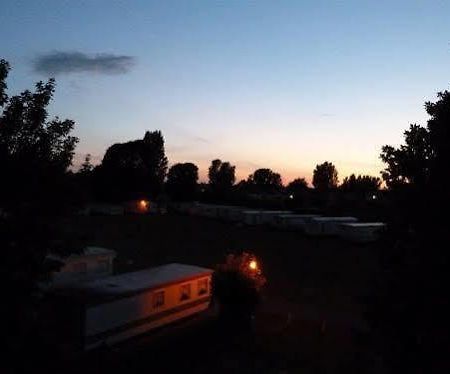 Copthorne Caravans Hotel Merston ภายนอก รูปภาพ