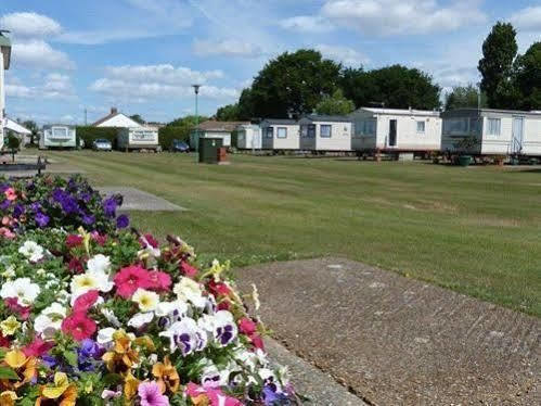 Copthorne Caravans Hotel Merston ภายนอก รูปภาพ